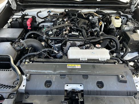 Certified 2025 Toyota Tacoma SR5 w/ SR5 Upgrade Package AWD/4WD image 10