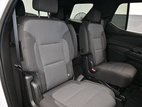Used 2023 Chevrolet Traverse LT image 38