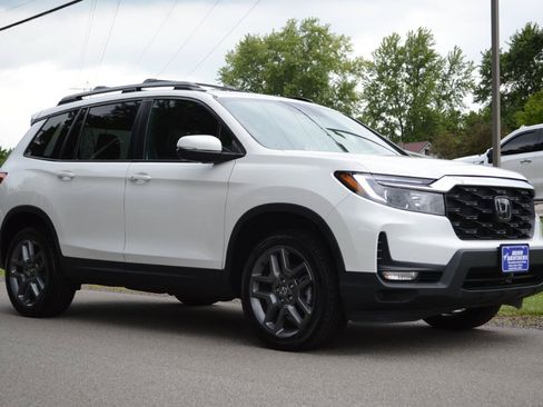Used 2023 Honda Passport EX-L image 3
