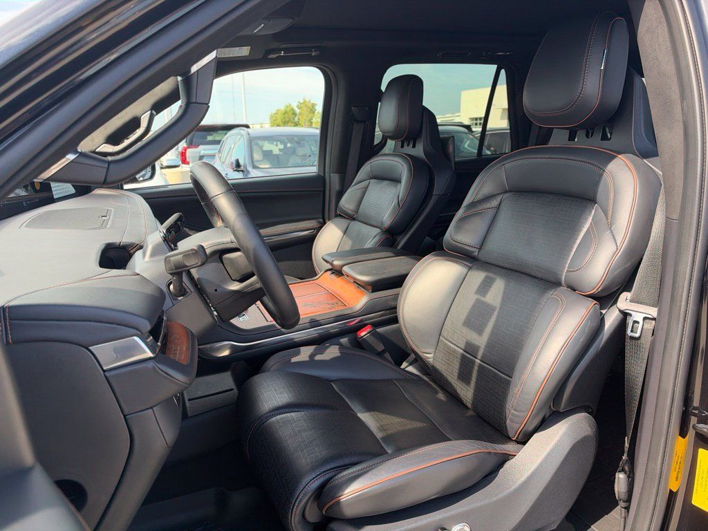 Used 2025 Lincoln Navigator Black Label AWD/4WD image 14