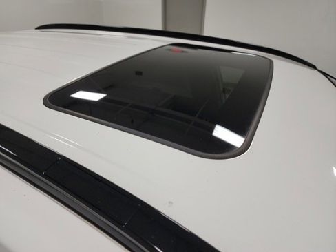 Used 2019 Toyota RAV4 XLE Premium image 15