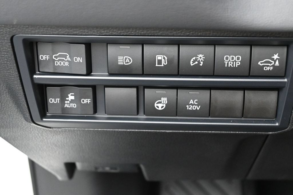 Used 2025 Toyota Sequoia Platinum AWD/4WD image 15