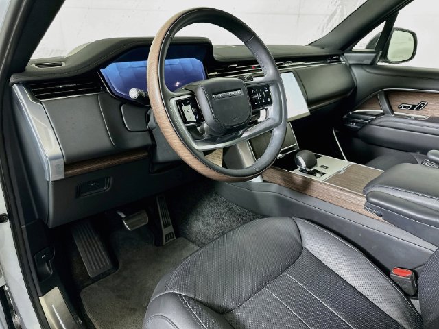 Used 2025 Land Rover Range Rover SE AWD/4WD image 10