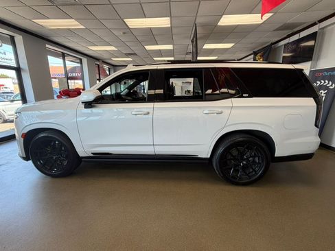 Used 2023 Cadillac Escalade Sport Platinum w/ LPO, ONYX Package AWD/4WD image 13