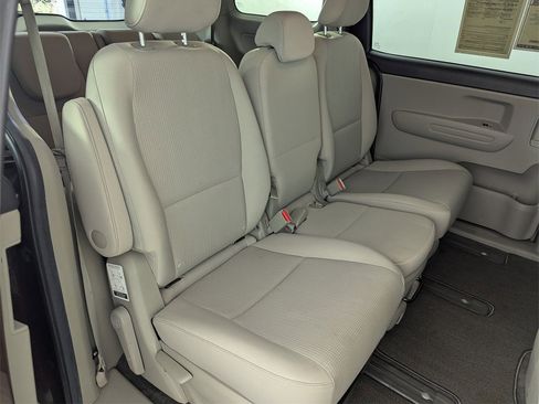 Used 2020 Kia Sedona LX image 31