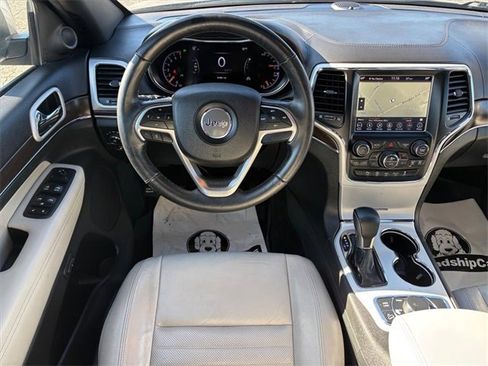 Used 2018 Jeep Grand Cherokee Limited image 15