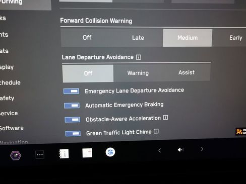 Used 2024 Tesla Cybertruck AWD Crew Cab image 39