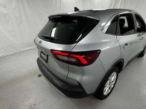 Used 2024 Ford Escape Active AWD/4WD image 3