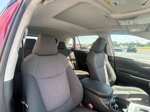 Used 2019 Toyota RAV4 XLE w/ Convenience Package AWD/4WD image 27