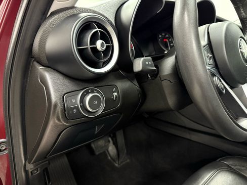 Used 2018 Alfa Romeo Giulia AWD image 15