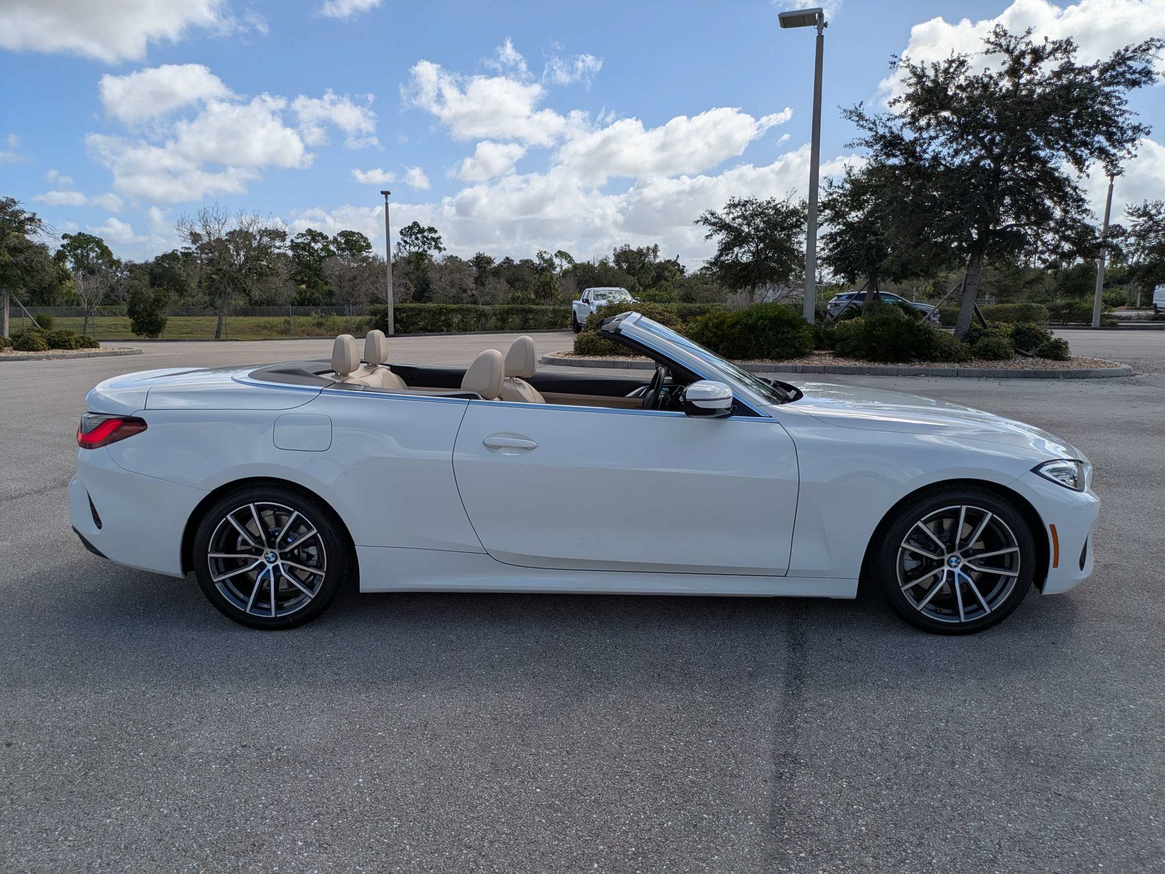 Used 2021 BMW 430i Convertible w/ Convenience Package RWD image 3