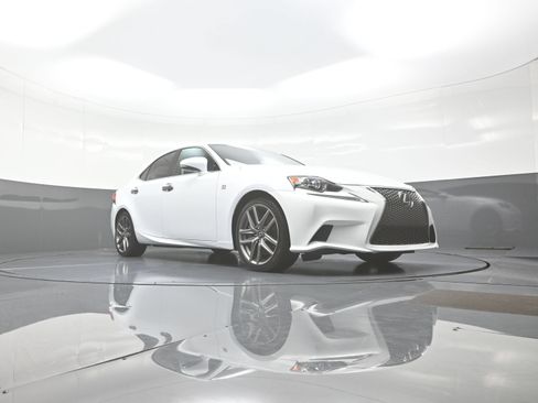 Used 2016 Lexus IS 200t RWD image 9