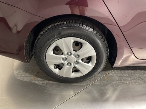 Used 2017 Kia Forte LX image 9