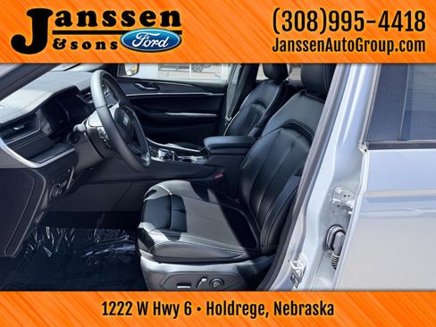 Used 2024 Jeep Grand Cherokee Limited 4xe AWD/4WD image 14