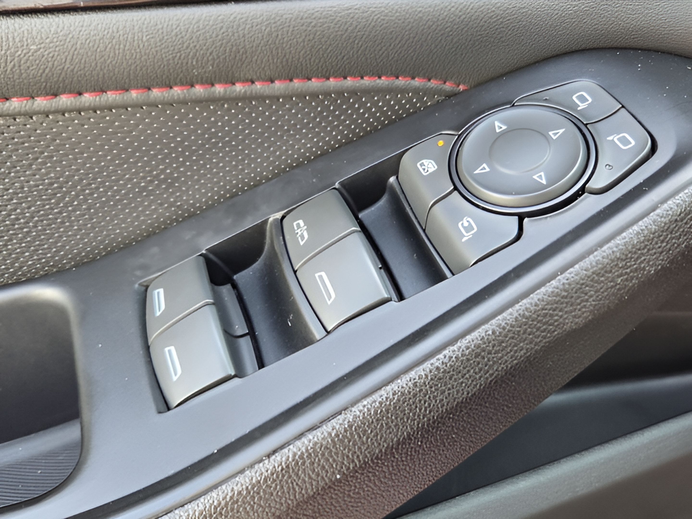 Used 2023 Chevrolet Traverse RS FWD image 28