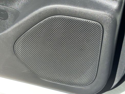 Used 2023 Nissan Rogue SV image 16