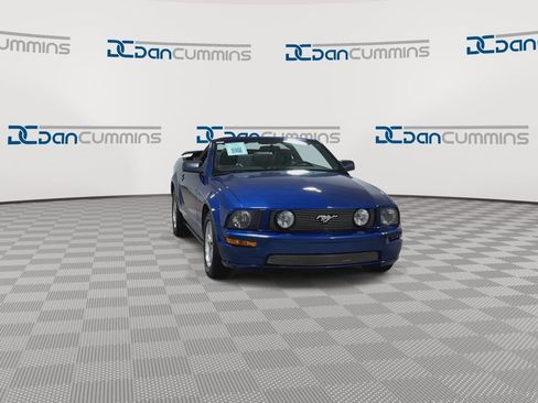 Used 2006 Ford Mustang Convertible image 3