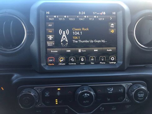 Used 2022 Jeep Wrangler Unlimited Sahara AWD/4WD image 20