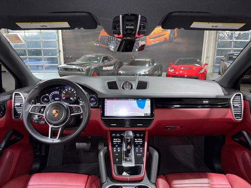 Used 2020 Porsche Cayenne image 10