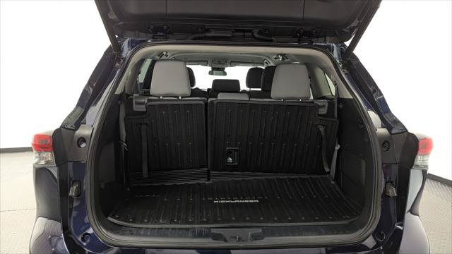 Used 2023 Toyota Highlander LE FWD image 18