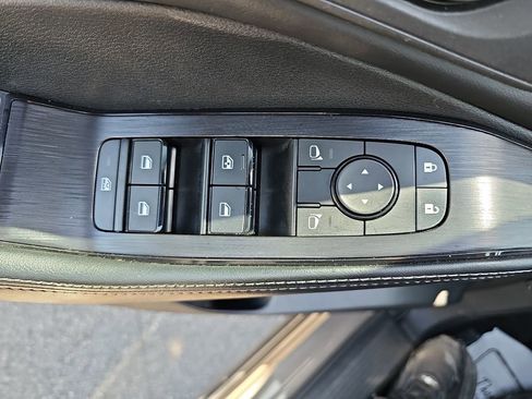 Used 2024 Nissan Rogue SV FWD image 31