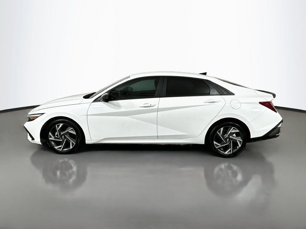 Used 2025 Hyundai Elantra Sport FWD image 8
