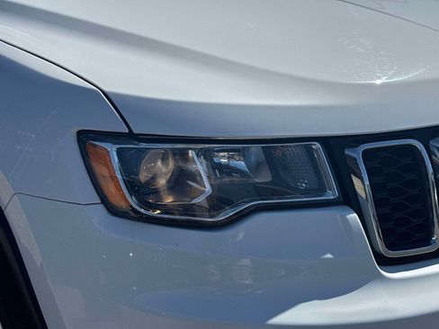 Used 2019 Jeep Grand Cherokee Laredo w/ Security & Convenience Group AWD/4WD image 11