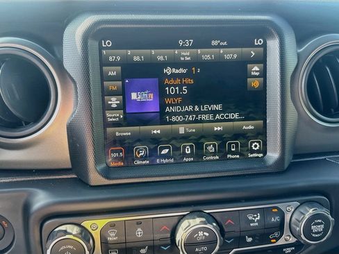 Certified 2023 Jeep Wrangler Unlimited w/ Sun & Screen Package AWD/4WD image 16