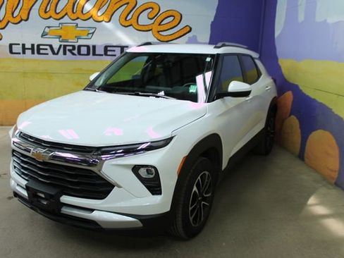 Used 2025 Chevrolet TrailBlazer LT AWD/4WD image 4