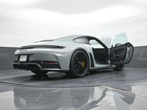 Certified 2025 Porsche 911 Carrera GTS RWD image 23