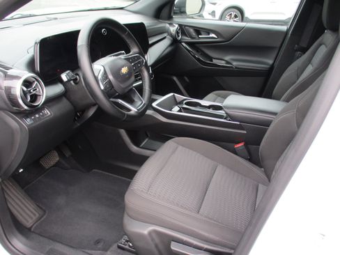 Used 2025 Chevrolet Equinox LT AWD/4WD image 11