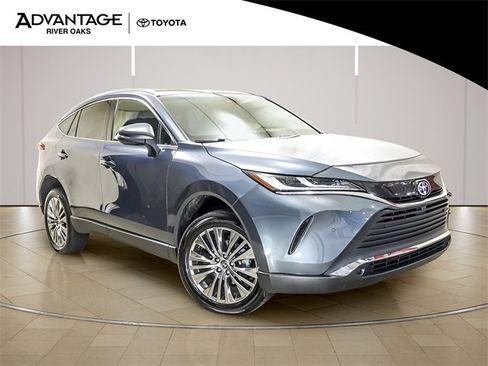 Certified 2022 Toyota Venza XLE image 2