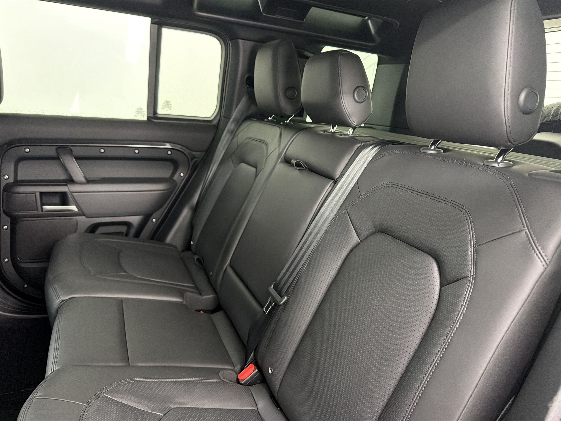 New 2026 Land Rover Defender 110 X-Dynamic SE AWD/4WD image 26