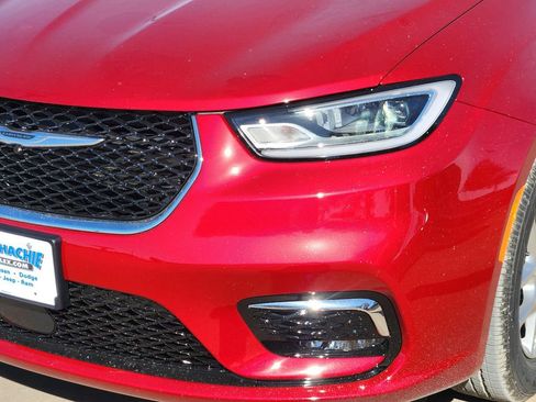 New 2026 Chrysler Pacifica Select image 5