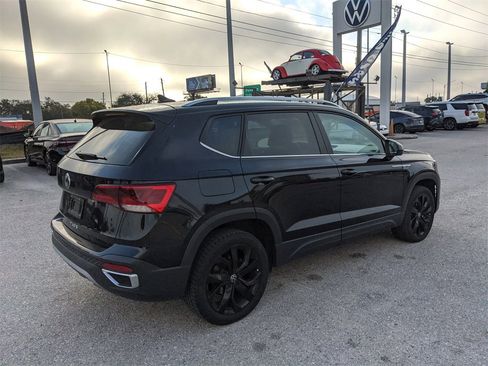 Certified 2023 Volkswagen Taos SE w/ Panoramic Sunroof Package image 5