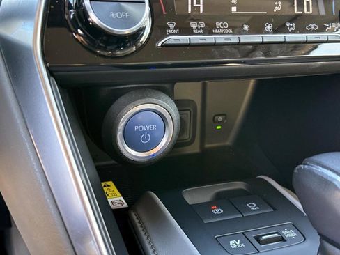 Used 2022 Toyota Venza image 31