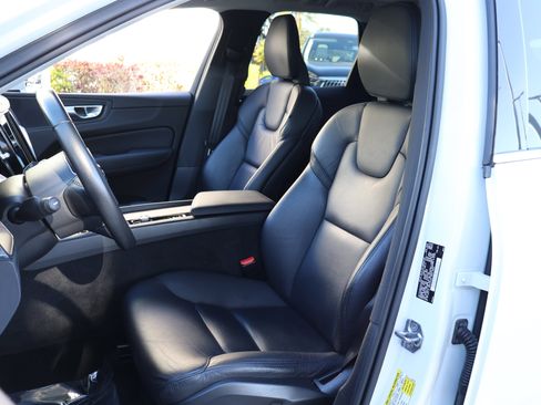 Used 2021 Volvo XC60 T5 Momentum w/ Protection Package Premier image 2