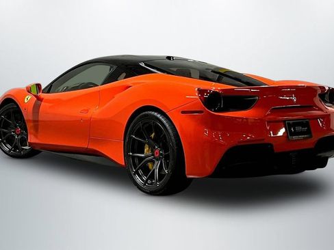 Used 2018 Ferrari 488 GTB RWD image 5
