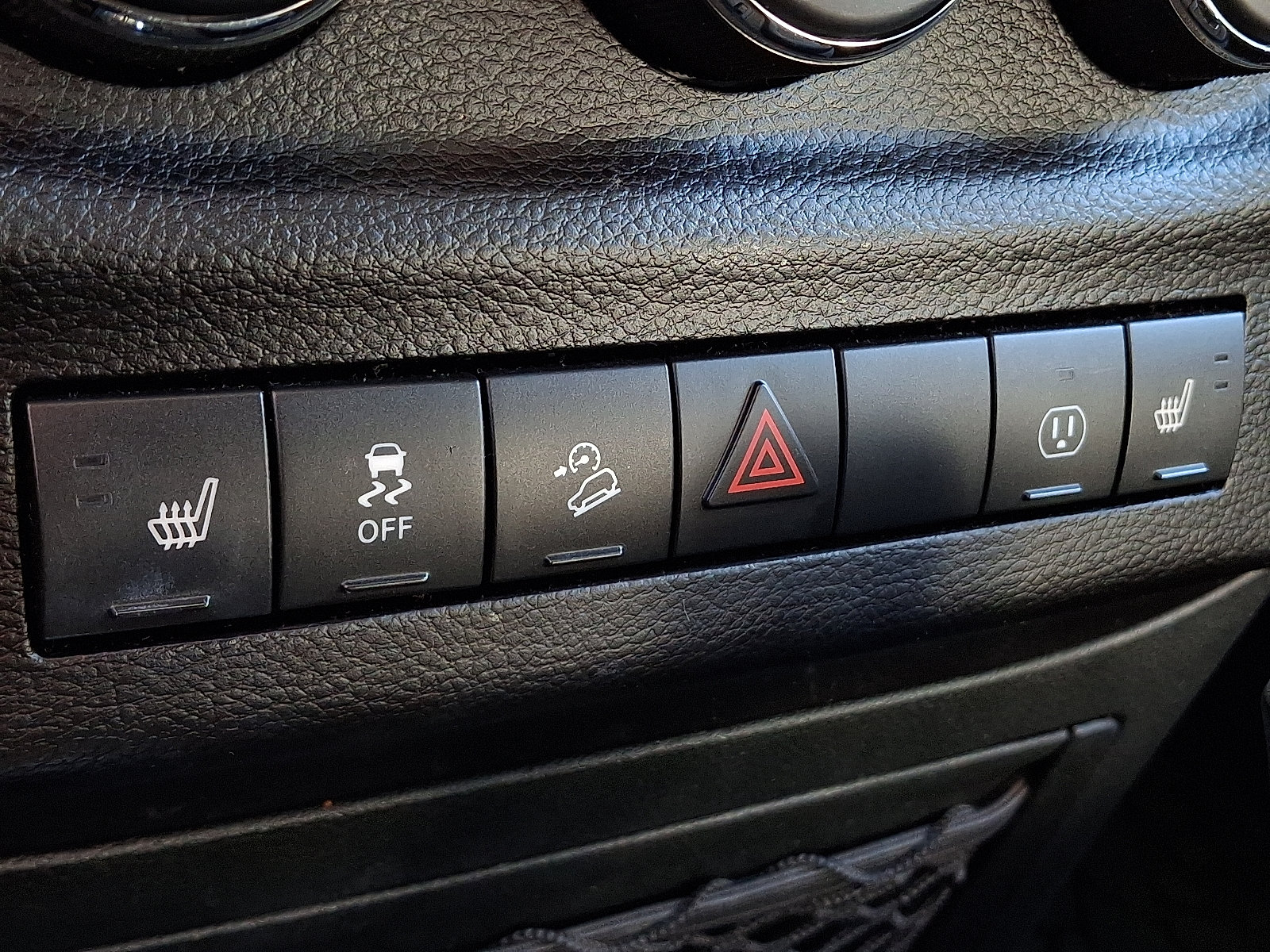 Certified 2017 Jeep Wrangler Unlimited Sahara w/ Connectivity Group AWD/4WD image 23
