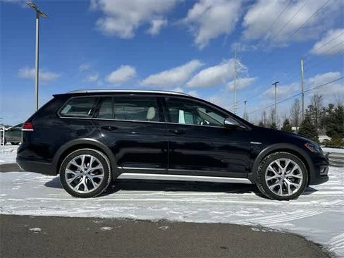 Used 2019 Volkswagen Golf Alltrack SE image 3