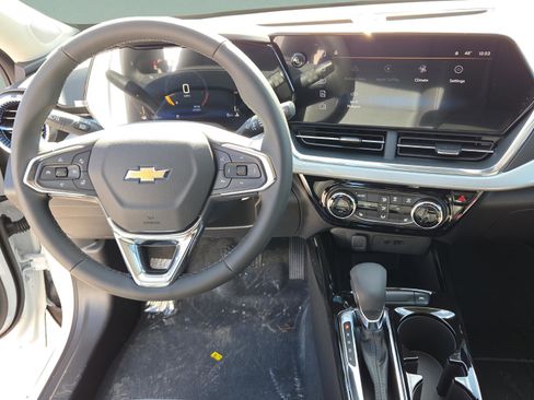 New 2025 Chevrolet Trax LT w/ LT Convenience Package image 15