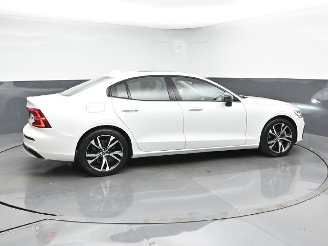 Used 2023 Volvo S60 B5 Core w/ Climate Package AWD/4WD image 9