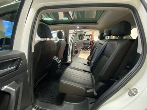 Used 2023 Volkswagen Tiguan SE w/ Panoramic Sunroof Package image 19