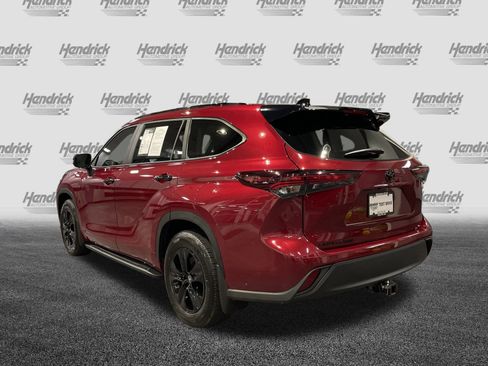 Used 2025 Toyota Highlander XLE image 8