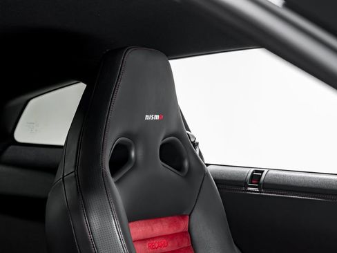 Used 2016 Nissan GT-R NISMO AWD/4WD image 30