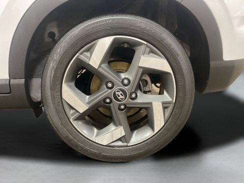 Used 2022 Hyundai Venue SEL image 9