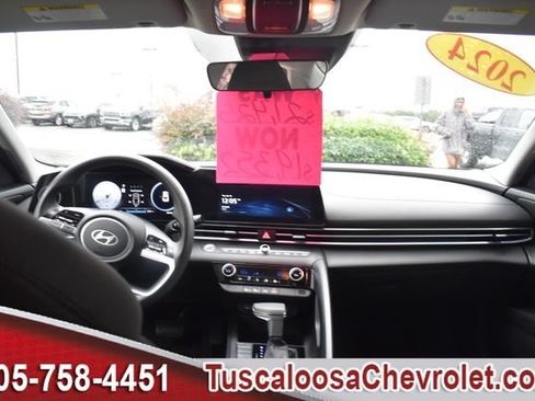 Used 2024 Hyundai Elantra SEL FWD image 3