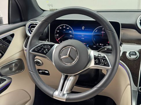Used 2025 Mercedes-Benz GLC 350e 4MATIC image 22