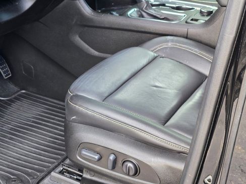 Used 2023 Chevrolet Traverse LT image 24