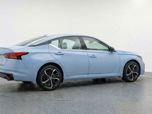 Used 2025 Nissan Altima 2.5 SR FWD image 9